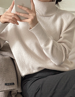 Soft half-turtleneck knitwear Korea