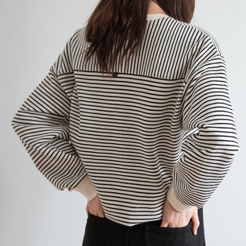 Smile tag horizontal-lined sweatshirt
