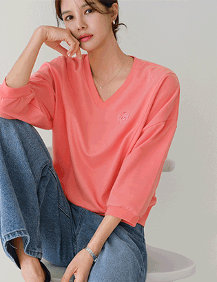 V Embro Incision Line Sweatshirt Korea