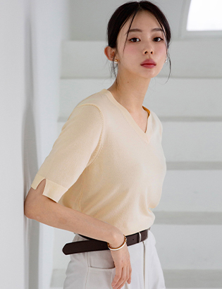Royal back button V-neck knitwear Korea