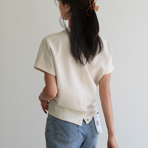 Soft pintuck back button T-shirt