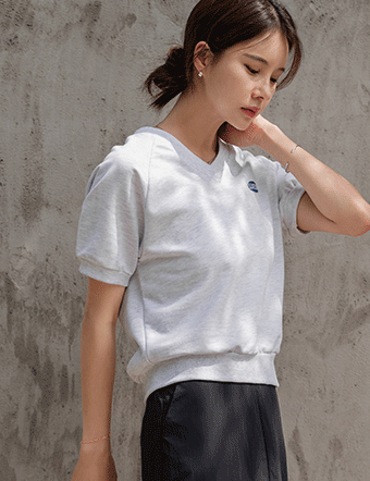Colored patch raglan short-sleeved sweatshirt Korea