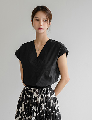 Anna Rustling Incision Sleeveless shirts Korea