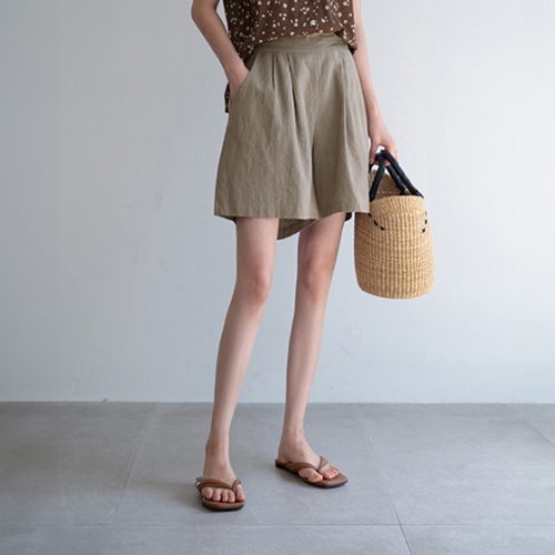 Elegant linen shorts