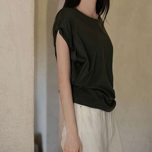 Slim shoulder pintuck pleated T-shirt