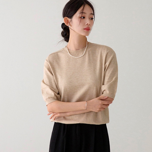 Soft short-sleeved knitwear