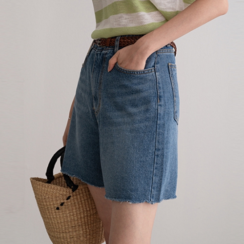 Hard-cut denim shorts