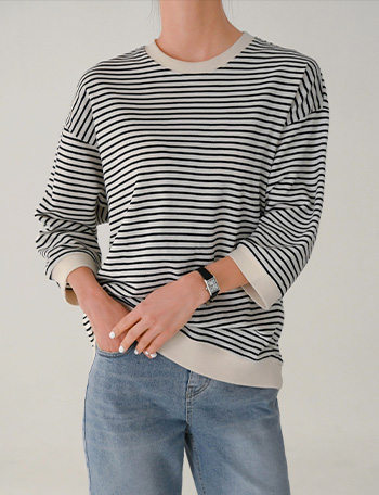 Smile tag 3/4 sleeve horizontal striped T-shirt Korea