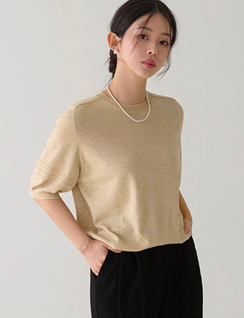 Soft short-sleeved knitwear Korea