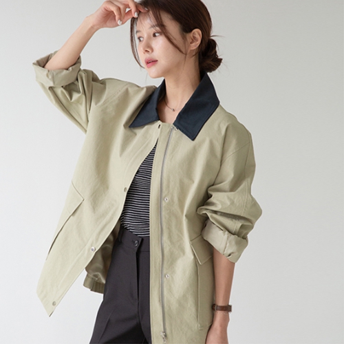 Collar color matching bomber jacket