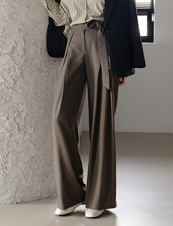 Turning double pleated slacks Korea