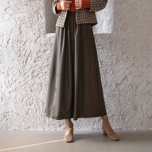 Incision Line Leather Skirt