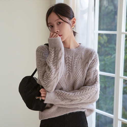 Half Twiddle Round Knitwear