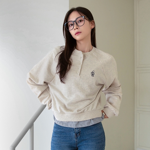 [valyou] Henley-neck Raglan Embroidered Sweatshirt