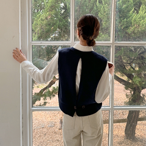 Back Slit Knitwear Vest