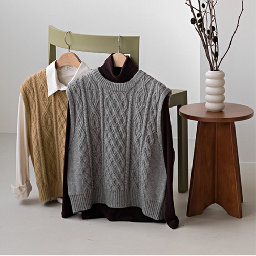 Wool Twiddle Round Knitwear Vest