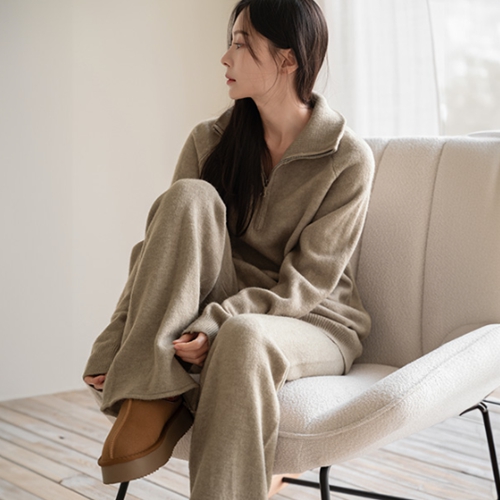 Highneck Knitwear Zip up Set