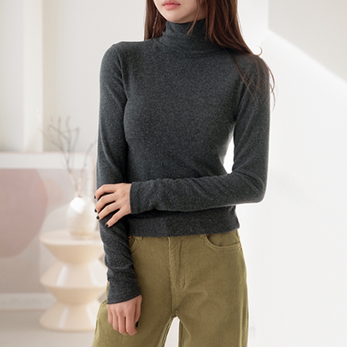 Span Angora Turtleneck T-shirt