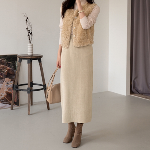 Corrugated Long Beloa Slit Skirt