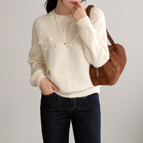 Formi Twisted Round Knitwear