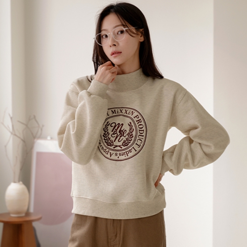 Embroidery Turtleneck fleece lined sweatshirt