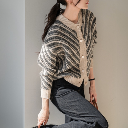 Diagonal Stripe Cardigan