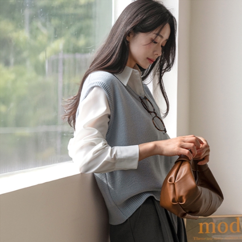 Basic V-neck Knitwear Vest