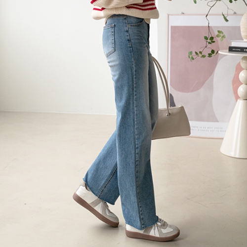 Cutting Straight Wide Banding Pants