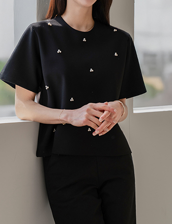 Tiny pearl T-shirt Korea