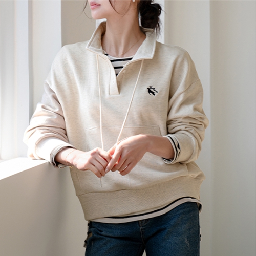 Three button pocket embroidery sweatshirt