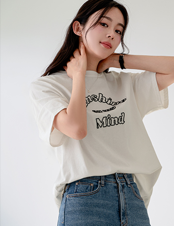 On My Embroidery Short-sleeve T-shirt Korea