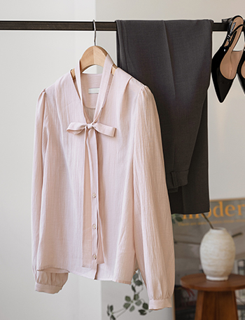 Wannabe Tie V-neck Blouse Korea