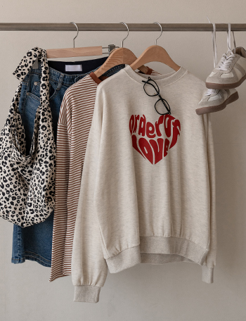 Day heart printed sweatshirt Korea
