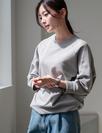 Raglan Incision 3/4 sleeve Sweatshirt Korea