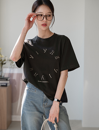 Vive Embroidery Short-sleeve T-shirt Korea