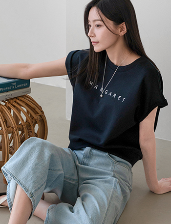 Margaret Embroidery Short-sleeve T-shirt Korea