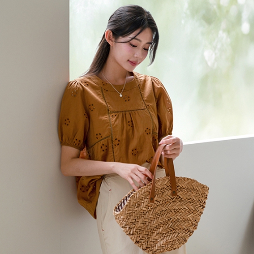 Punching Flower Short-sleeve Blouse