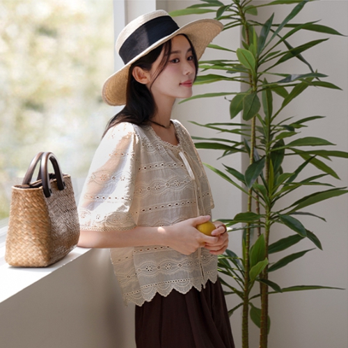Bean Button Punching Ribbon Blouse