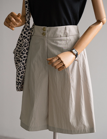 Rustling Pintuck Two Button Shorts Korea