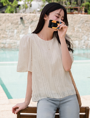 Verrer Lace Short-sleeve Blouse Korea