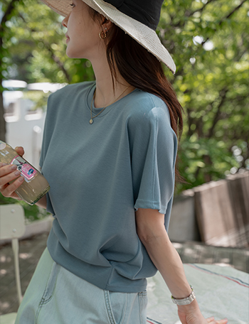 루즈 밑단 핀턱 Short-sleeve T-shirt Korea