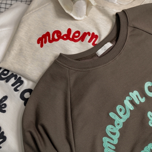 Maple Lettering Embroidery 3/4 Sleeve Sweatshirt