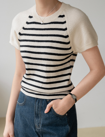 The Autumn Horizontal striped Short-sleeve Knitwear Korea