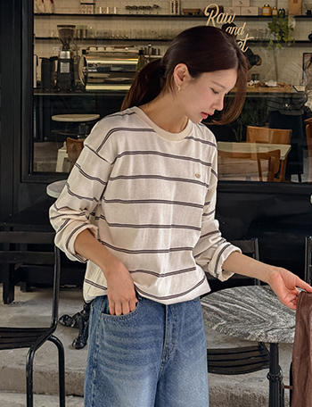 Caramel pendant horizontal striped T-shirt Korea