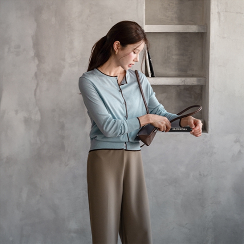 Soft Color Matching Point Cardigan