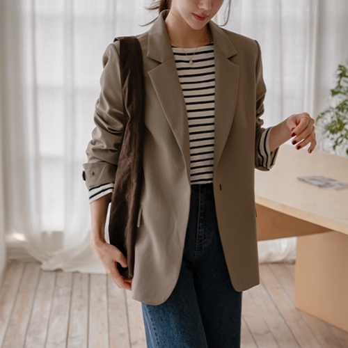 Moben Buckle Slit Jacket