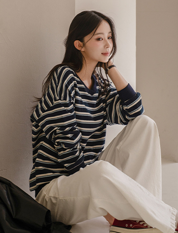 Robin Stripe V Sweatshirt Korea