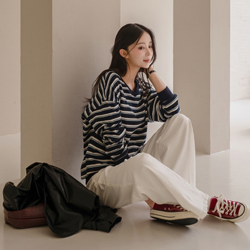 Robin Stripe V Sweatshirt