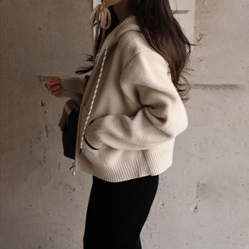 Roll Roll String Hood Knit Zip-up