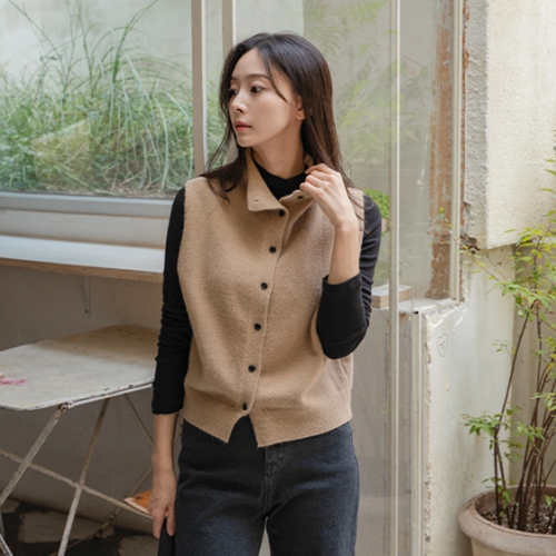 Highneck Button Knit Vest